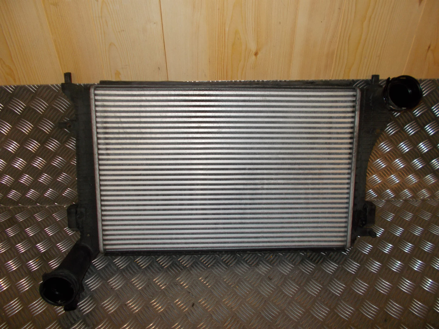 Skoda Octavia Køler Intercooler Med OEM Nr. 1K0145803H Fra Skoda Ophugger