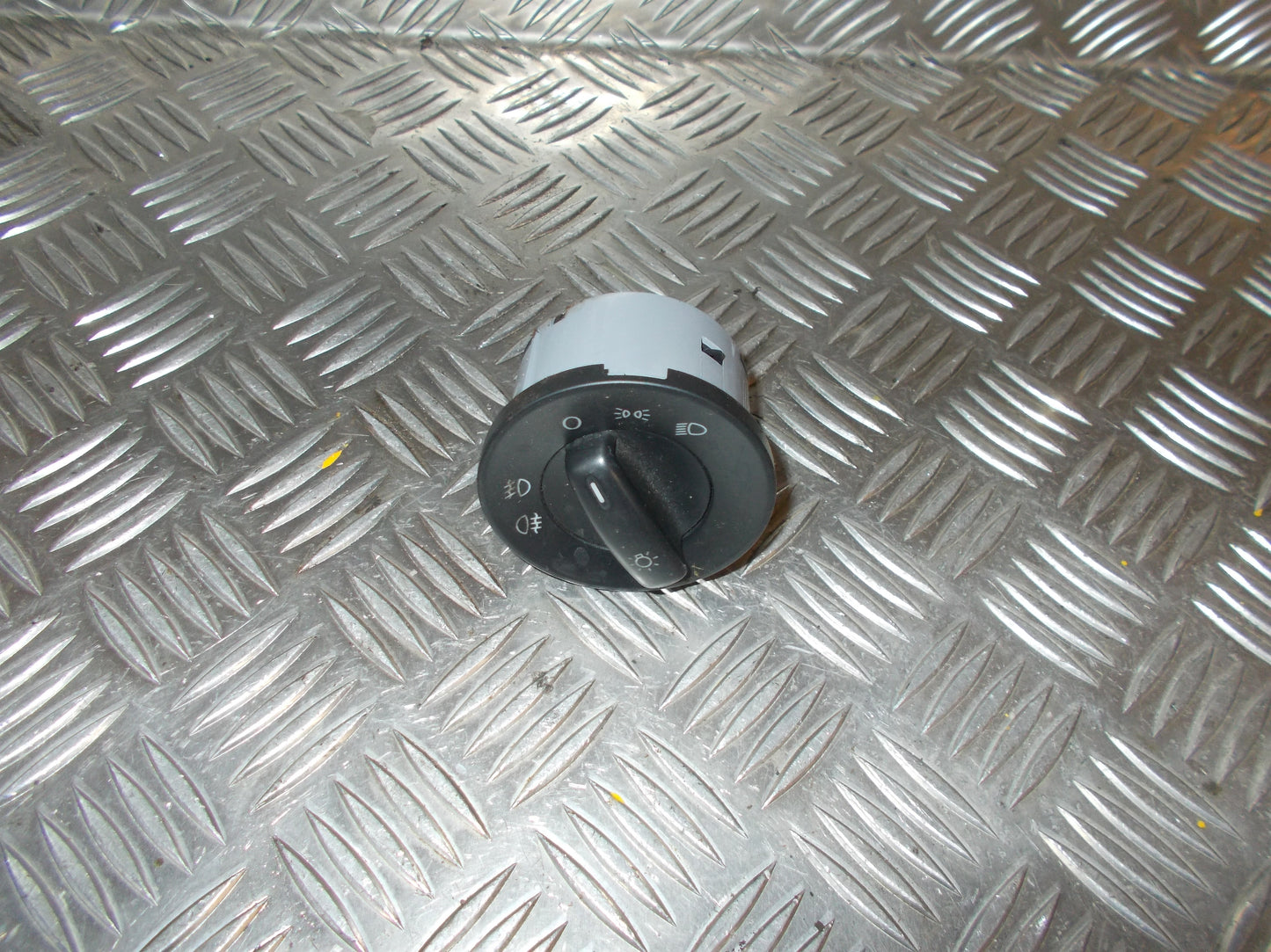 Skoda Octavia Kontakt Lys Med OEM Nr. 1Z0941431G Fra Skoda Ophugger