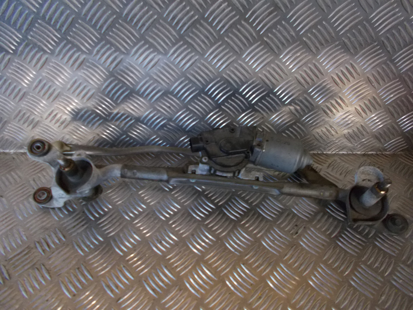 Mazda 5 Viskermotor Med OEM Nr. Ophugger Fra Mazda Ophugger