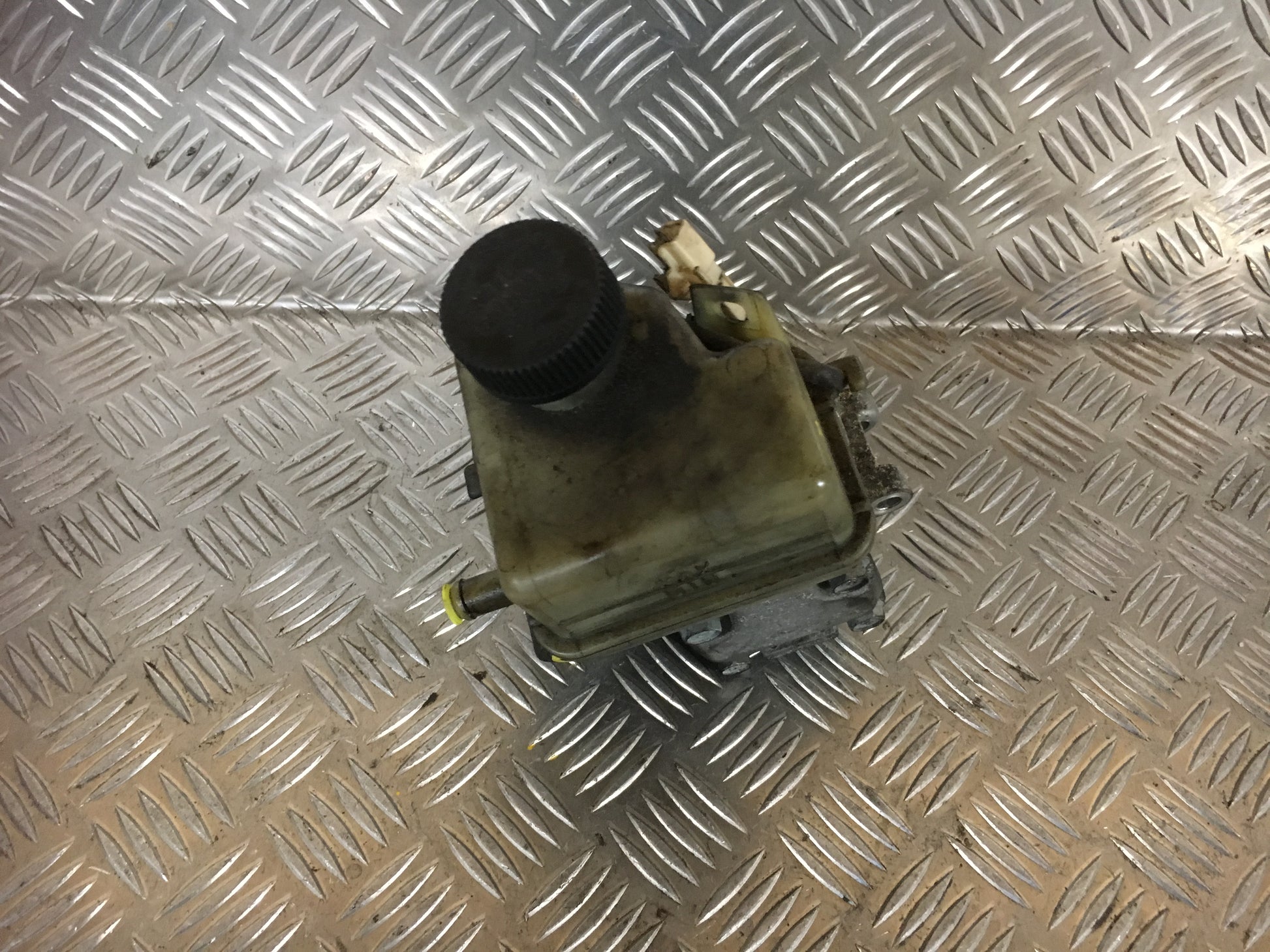 Mazda 5 Servopumpe Med OEM Nr. Ophugger Fra Mazda Ophugger