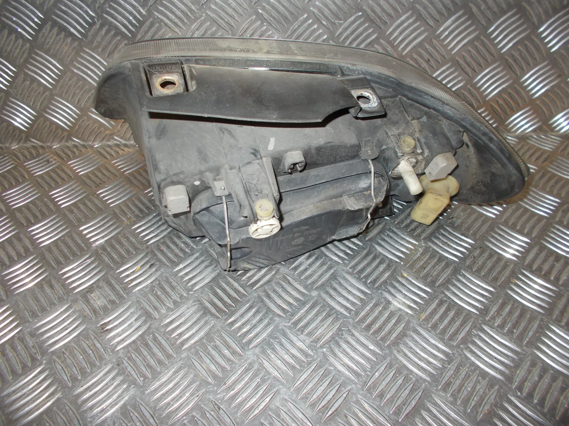 Seat Cordoba Forlygte Med OEM Nr. 6K1941044A Fra Seat Ophugger