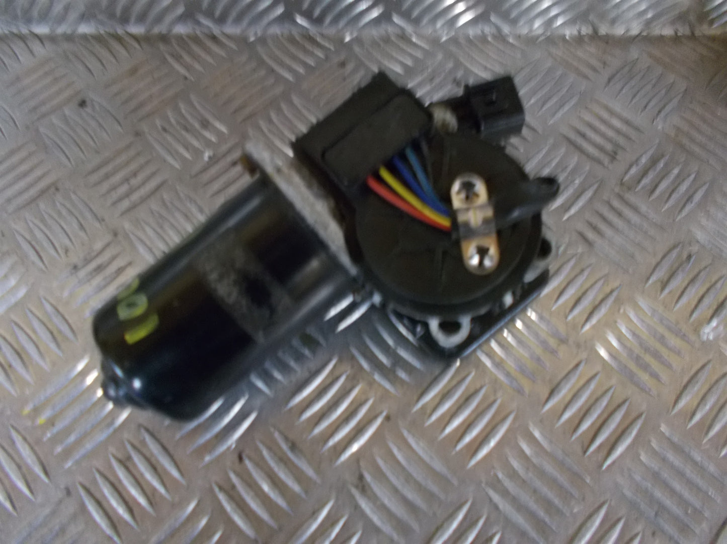 Hyundai I10 Viskermotor Med OEM Nr. Ophugger Fra Hyundai Ophugger