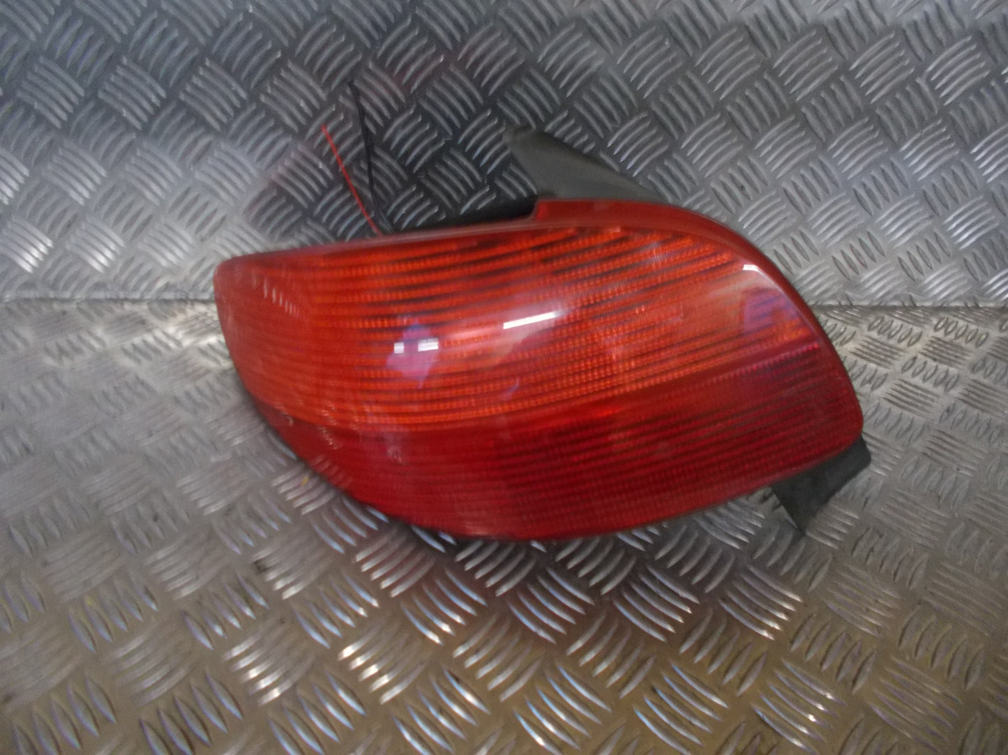 Peugeot 206 Baglygte Med OEM Nr. Ophugger Fra Peugeot Ophugger