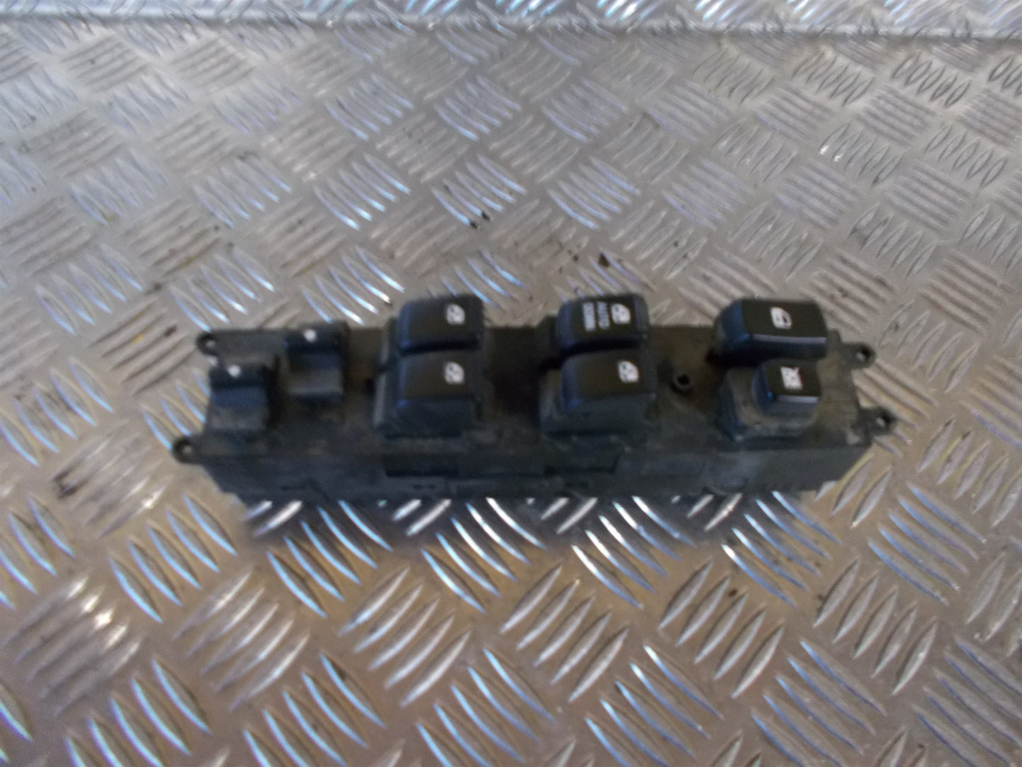 Kia Carnival Kontakt Rudehejs Med OEM Nr. Ophugger Fra Kia Ophugger