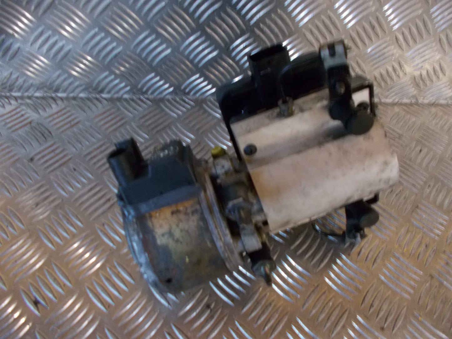 Citroen C5 Niveaureg. Pumpe Med OEM Nr. 527745 Fra Citroen Ophugger