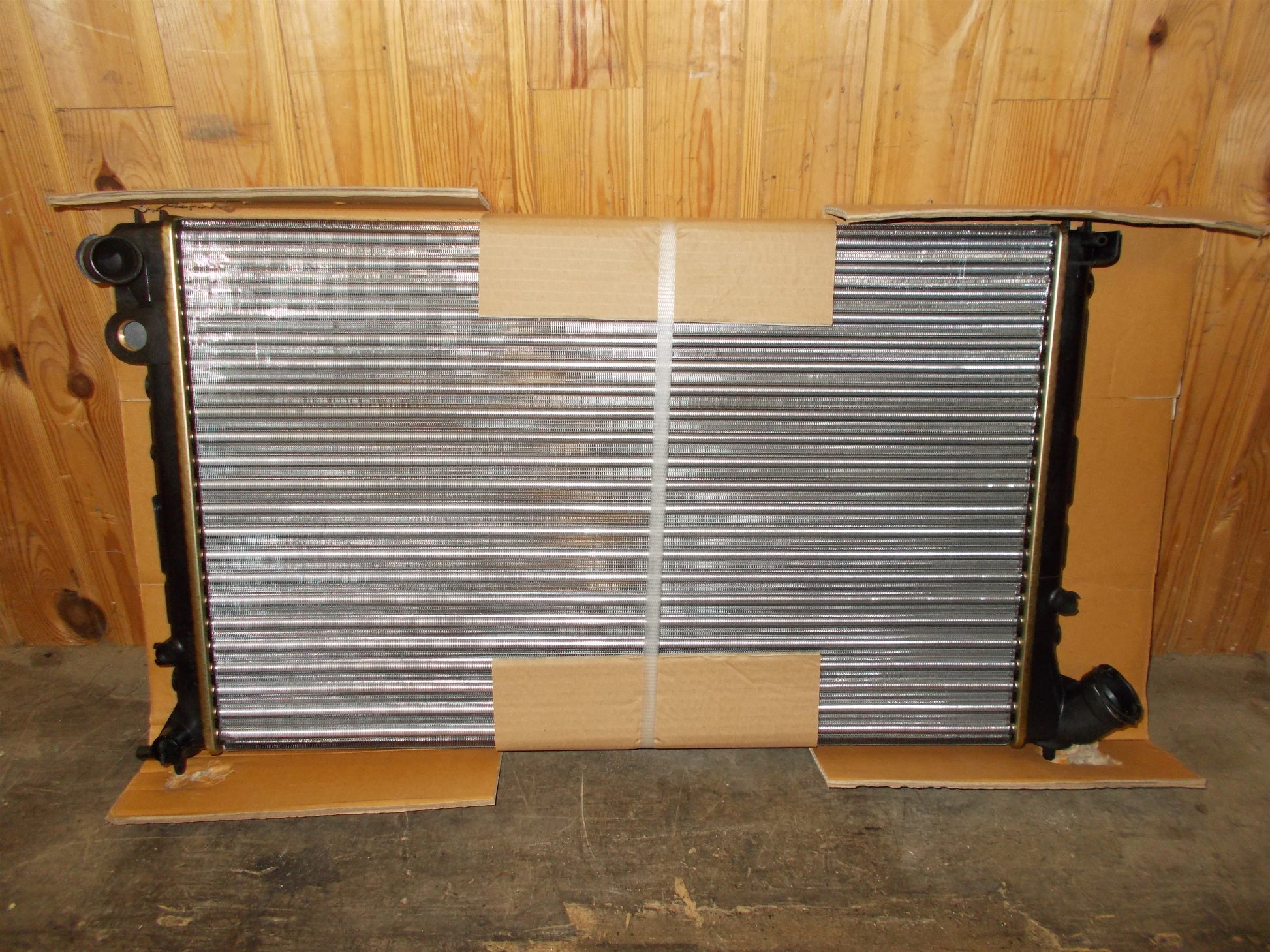 Peugeot 406 Køler Med OEM Nr. 1301FR Fra Peugeot Ophugger