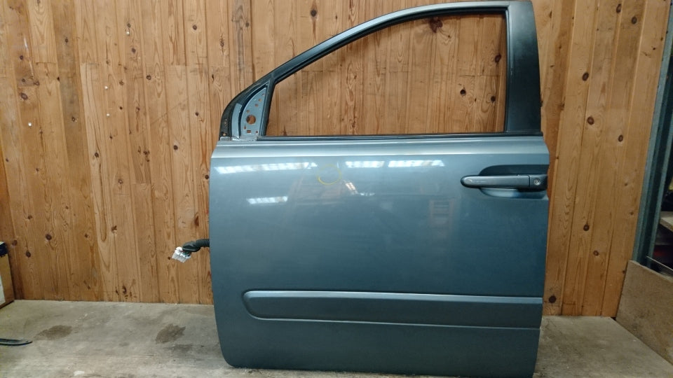 Kia Carnival Fordør V Med OEM Nr. Ophugger Fra Kia Ophugger