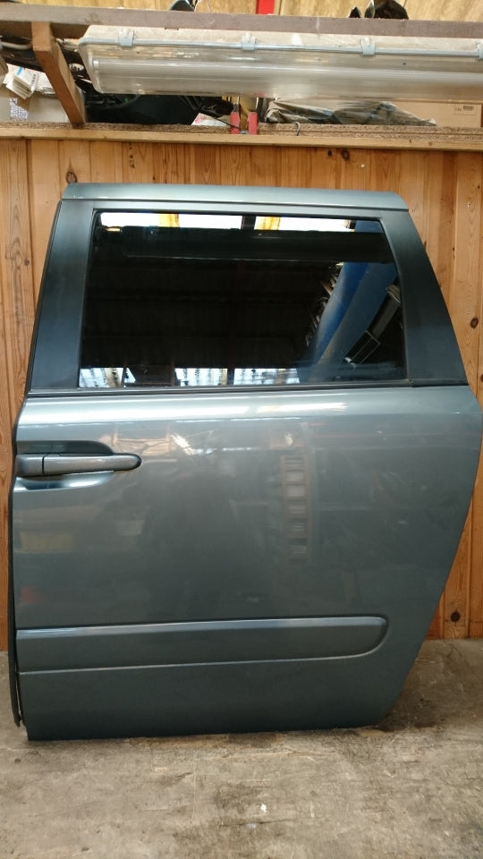 Kia Carnival Skydedør V Med OEM Nr. Ophugger Fra Kia Ophugger