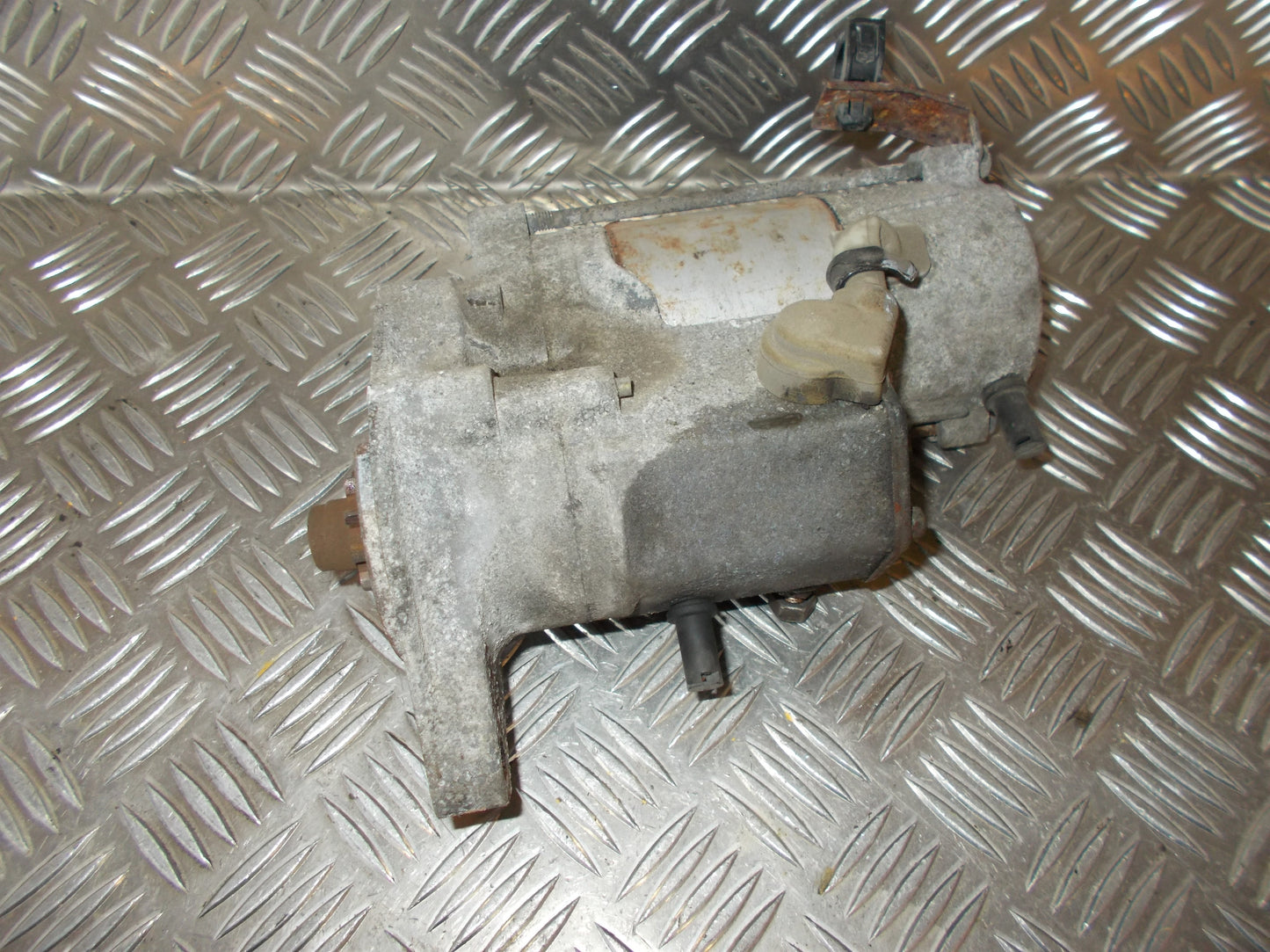 Toyota Yaris Jap. Starter Med OEM Nr. 2810033040 Fra Toyota Ophugger