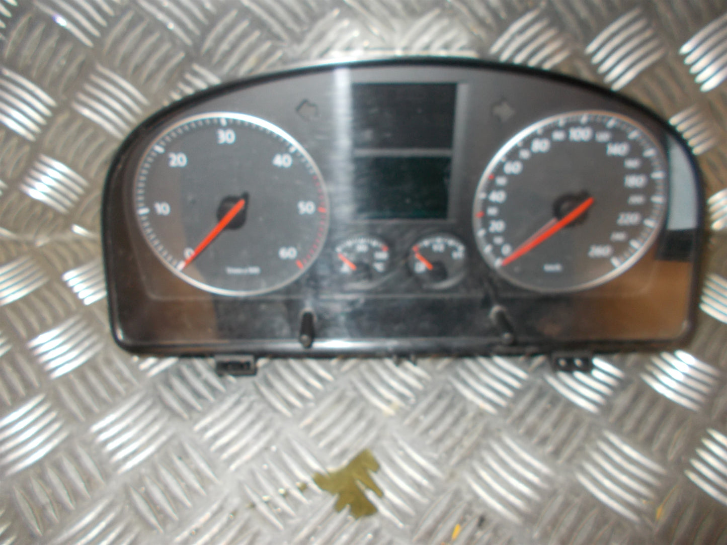 VW Touran 1T GP Speedometer - Instrument Med OEM Nr. 1T0920862A Fra VW Ophugger