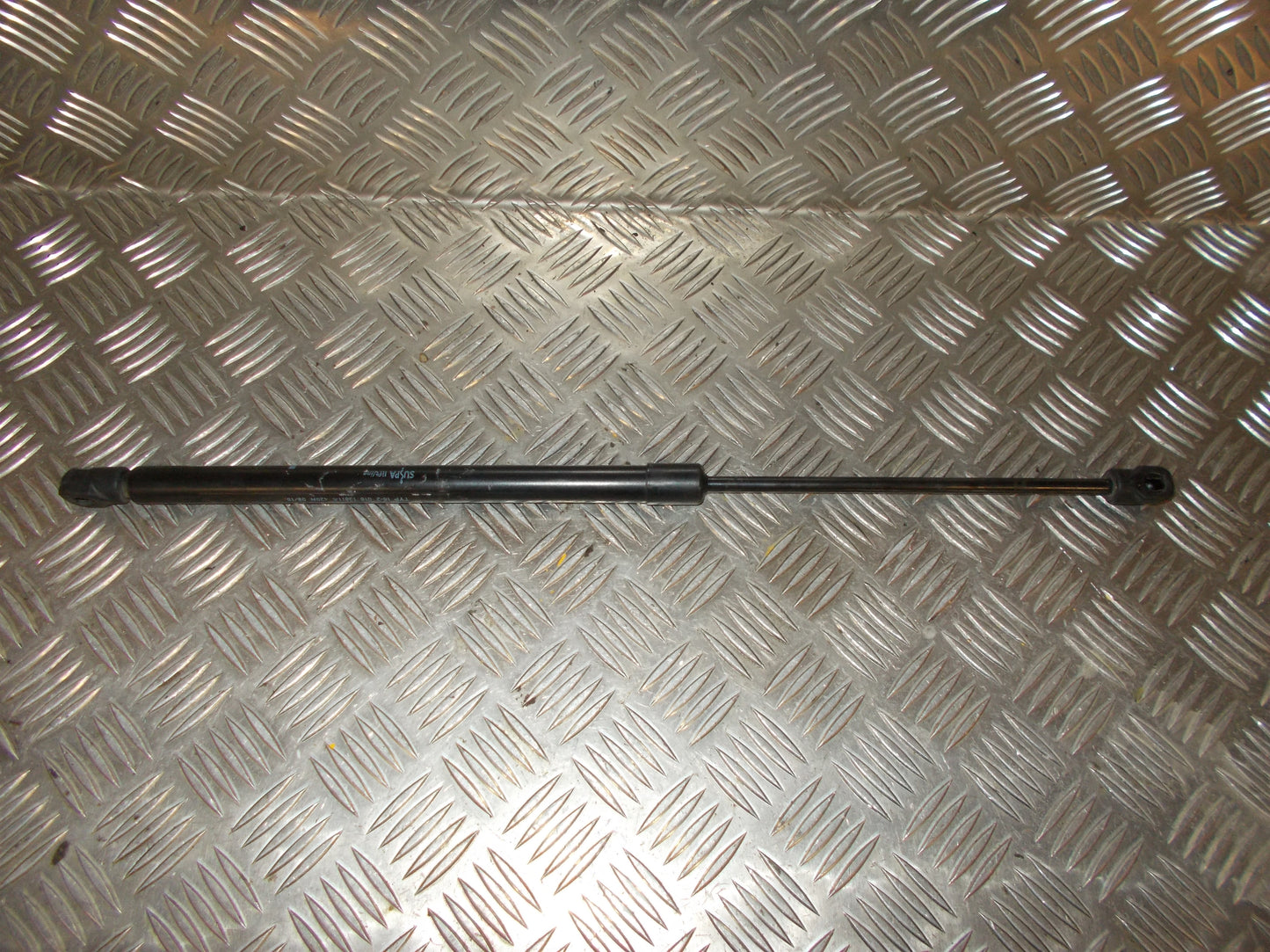 Suzuki Splash Bagklapsdæmper Med OEM Nr. 8195051910000 Fra Suzuki Ophugger