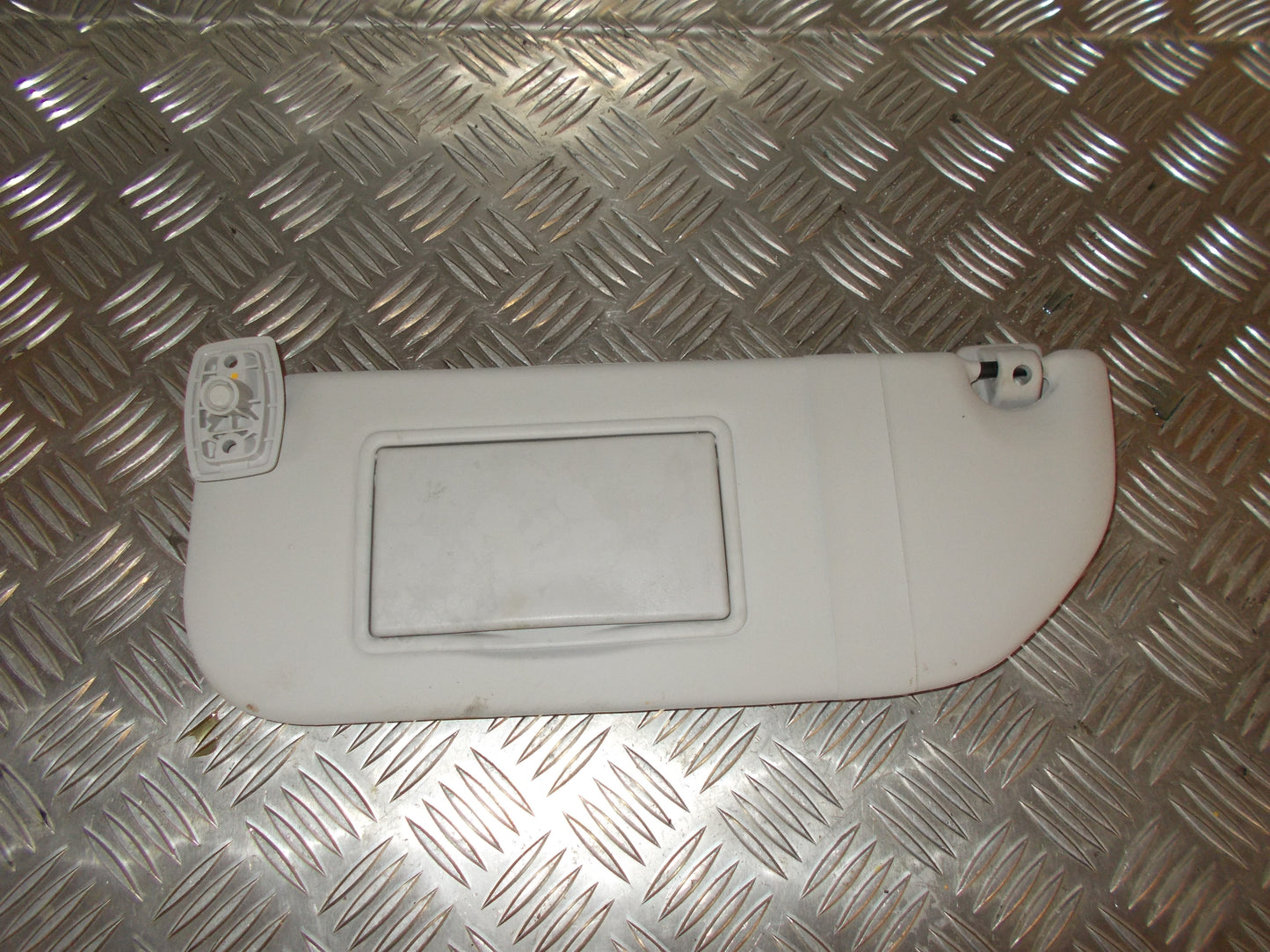 Citroen C1 Solskærm Med OEM Nr. 8143LP Fra Citroen Ophugger