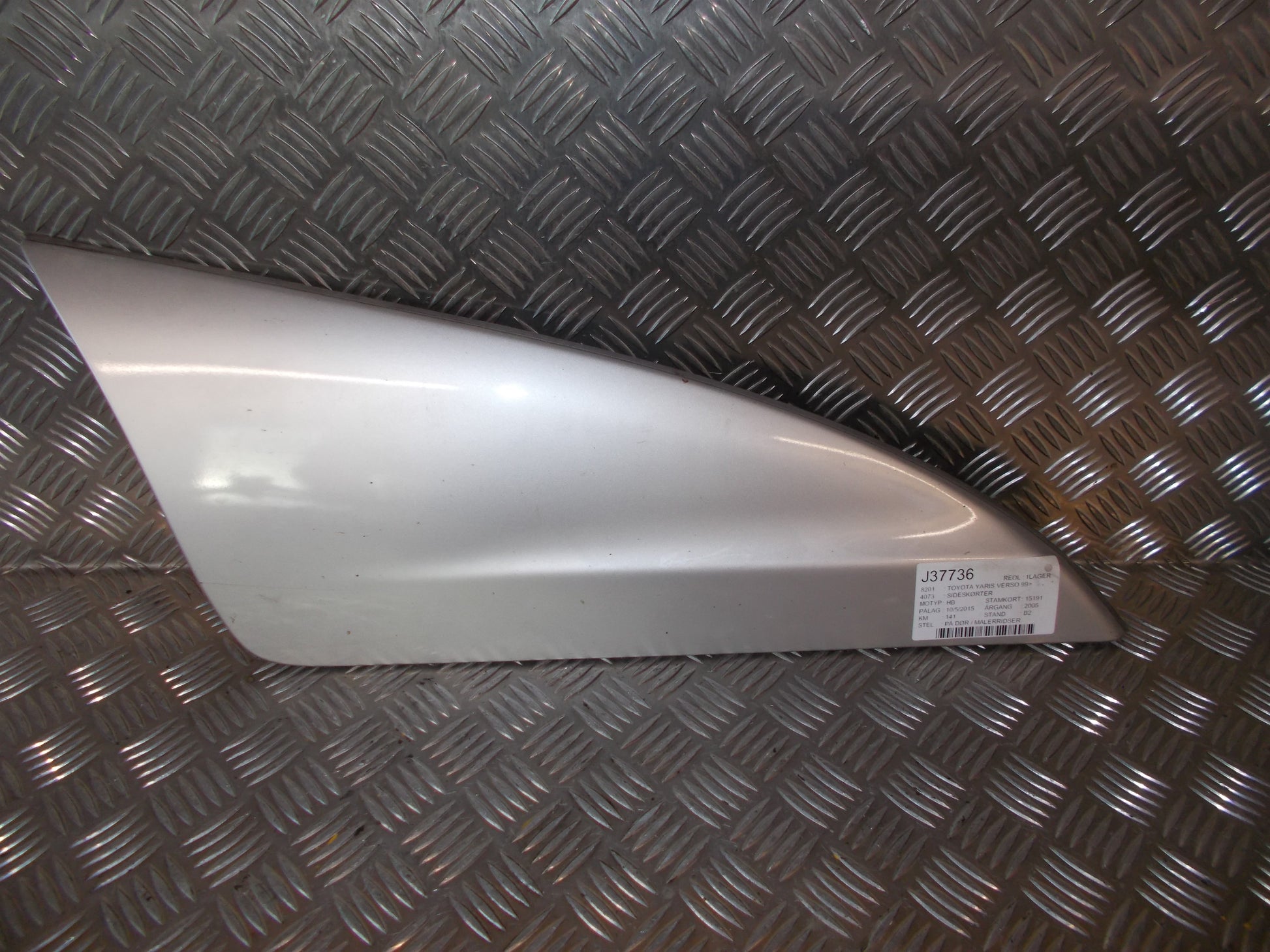 Toyota Yaris Verso Sideskørt Med OEM Nr. Ophugger Fra Toyota Ophugger