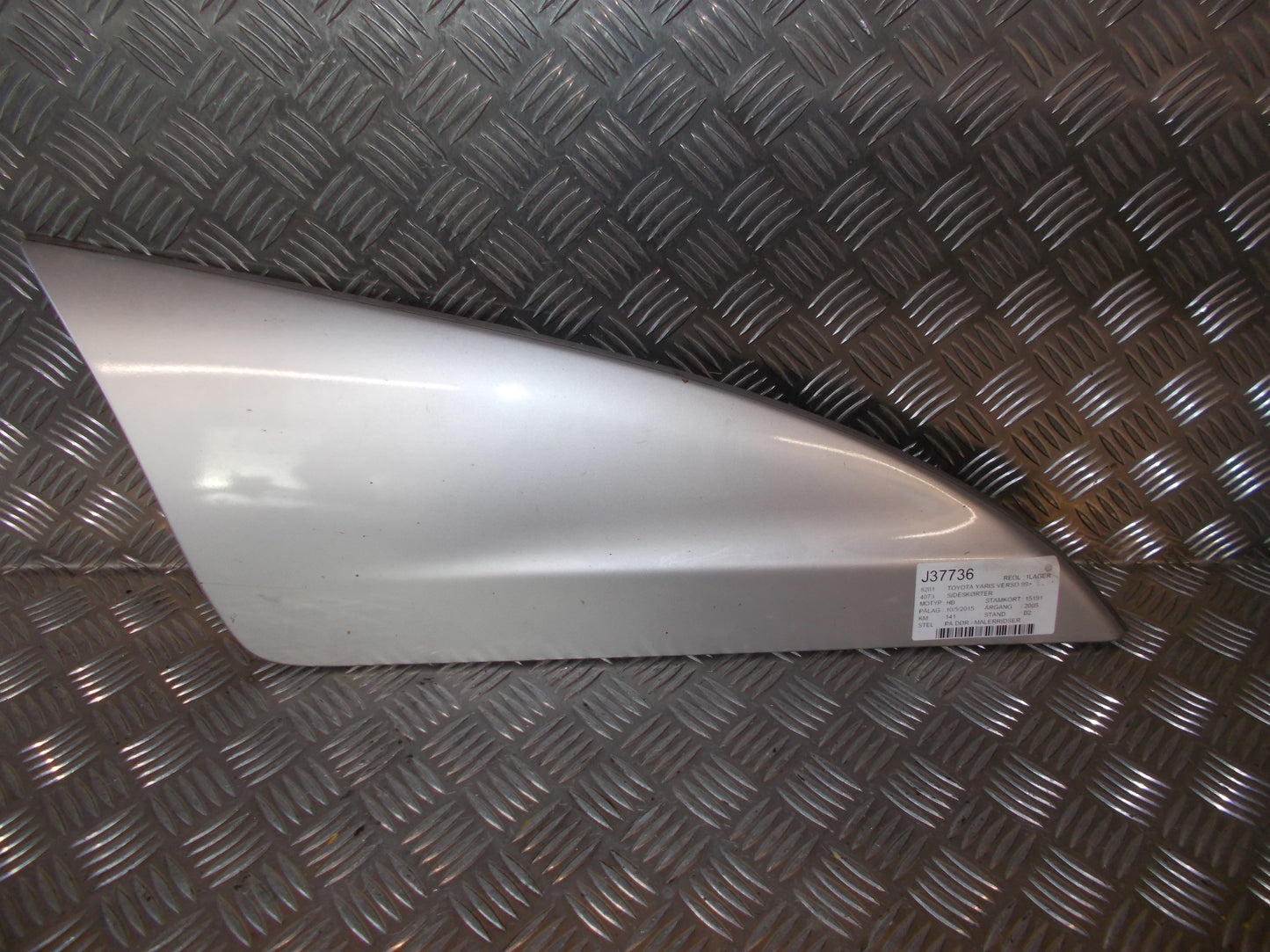 Toyota Yaris Verso Sideskørt Med OEM Nr. Ophugger Fra Toyota Ophugger