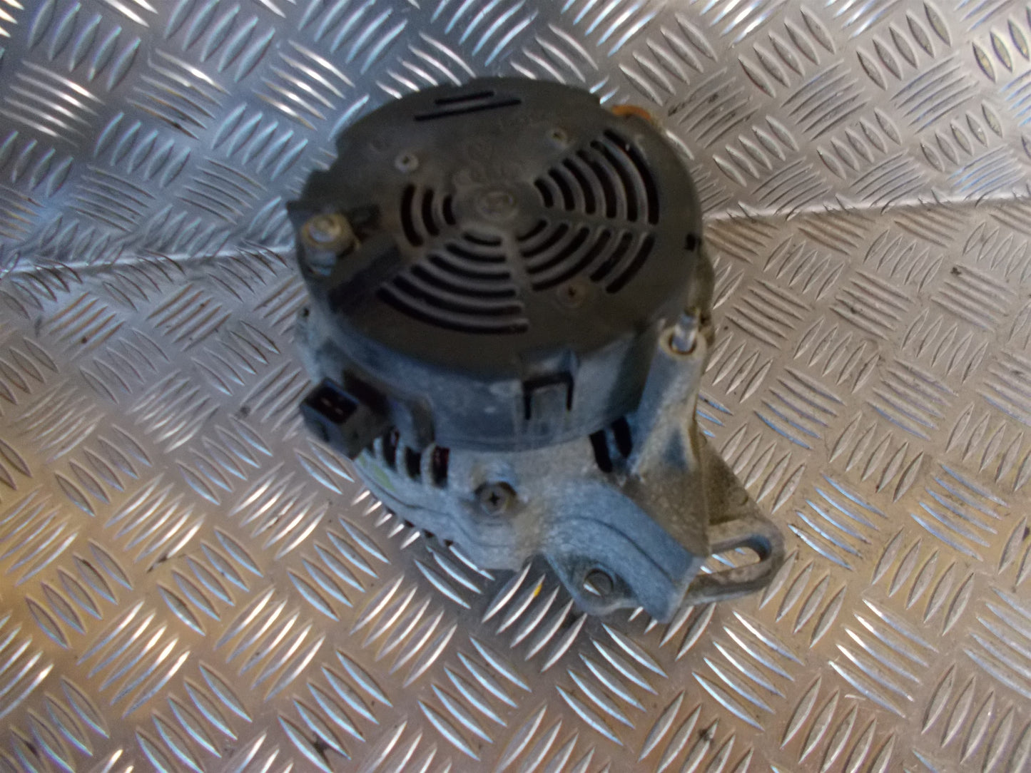 VW Polo CLA Variant 6K Generator Med OEM Nr. 028903025G Fra VW Ophugger