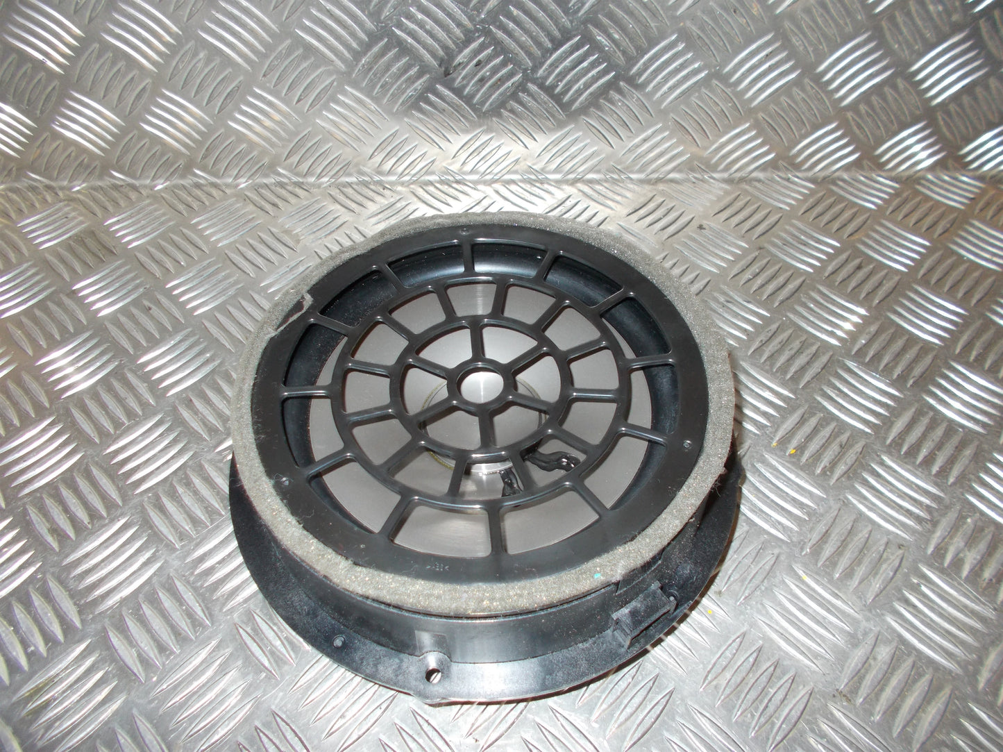 Audi Q3 8U Højttaler Med OEM Nr. 8U0035415B Fra Audi Ophugger