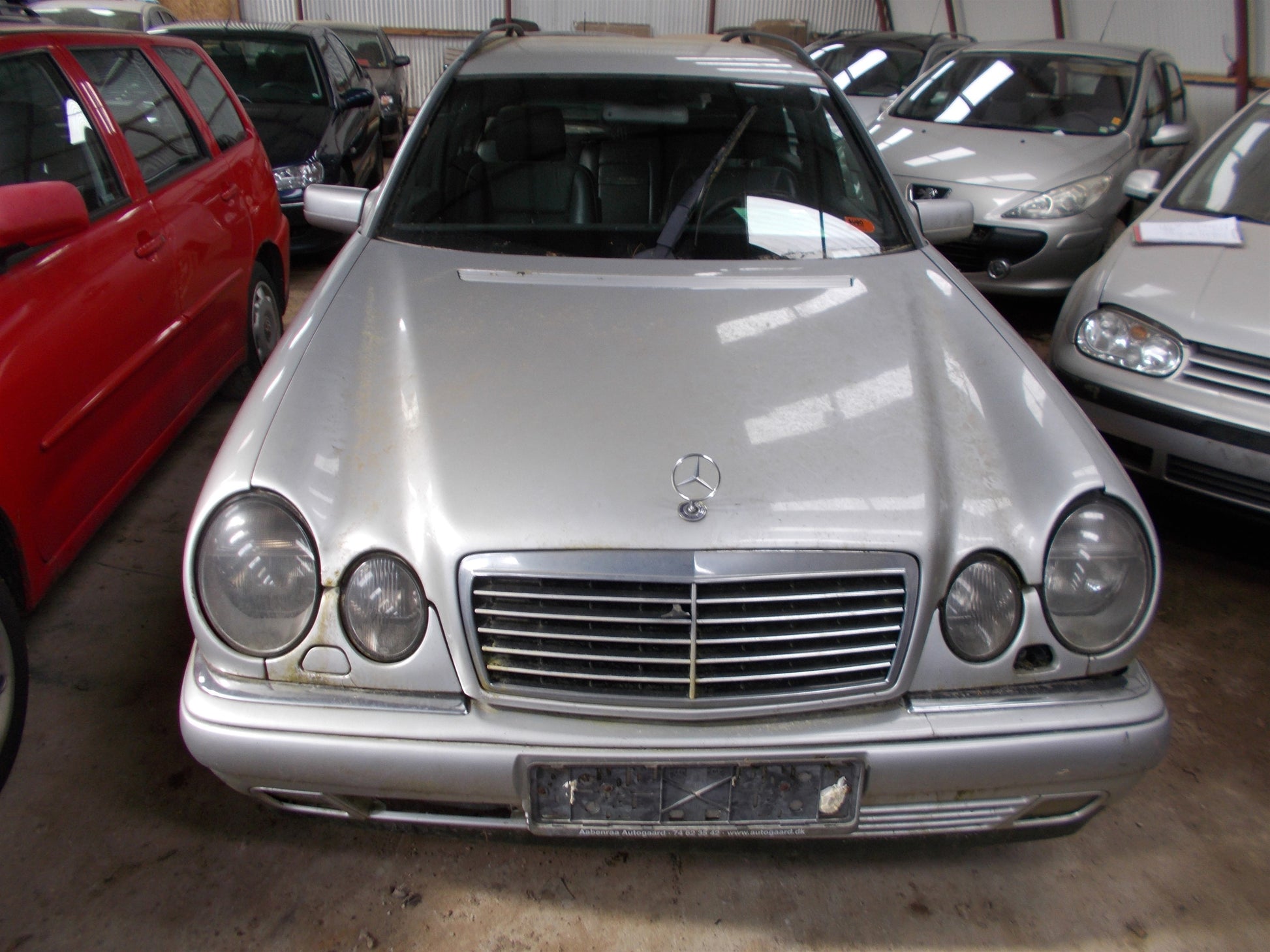 Mercedes E W210 Pluk-Selv-Bil Med OEM Nr. Ophugger Fra Mercedes Ophugger