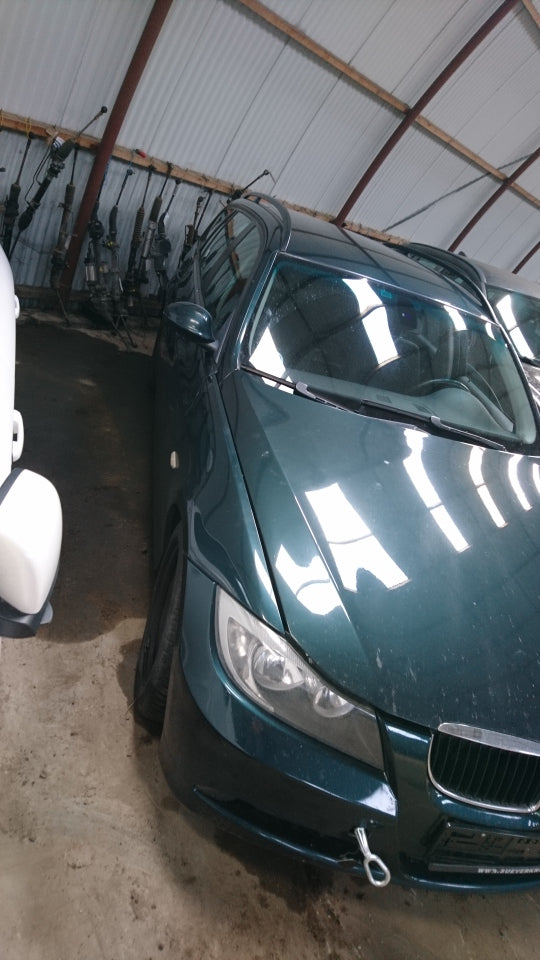 BMW 3-Serie E90/E91/E92 Pluk-Selv-Bil Med OEM Nr. Ophugger Fra BMW Ophugger