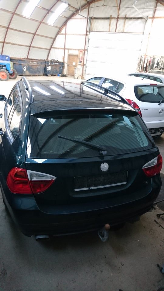 BMW 3-Serie E90/E91/E92 Pluk-Selv-Bil Med OEM Nr. Ophugger Fra BMW Ophugger