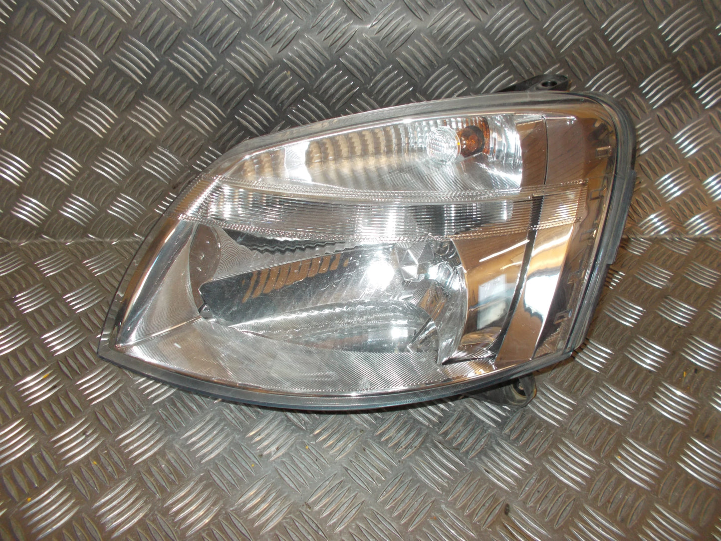 Citroen Berlingo Forlygte Med OEM Nr. 6204AX Fra Citroen Ophugger