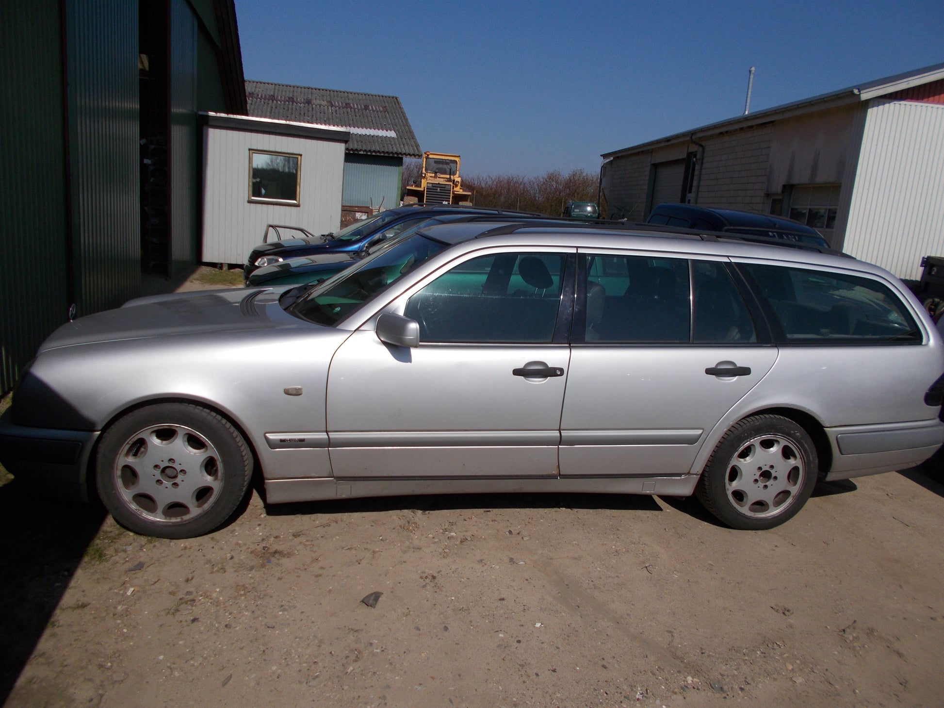 Mercedes E W210 Pluk-Selv-Bil Med OEM Nr. Ophugger Fra Mercedes Ophugger