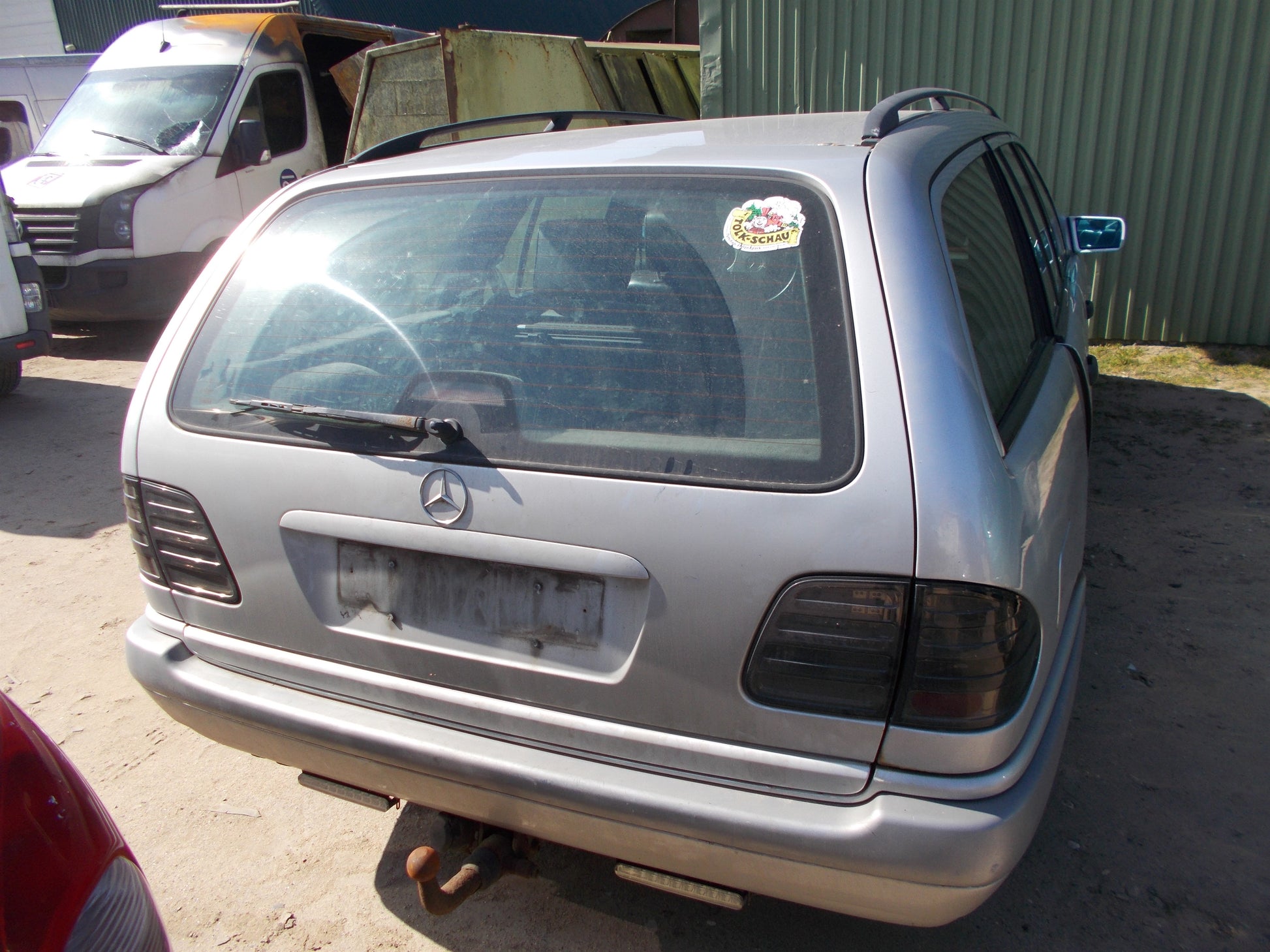 Mercedes E W210 Pluk-Selv-Bil Med OEM Nr. Ophugger Fra Mercedes Ophugger