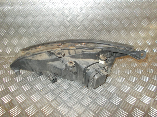 Ford Focus Forlygte Med OEM Nr. Ophugger Fra Ford Ophugger