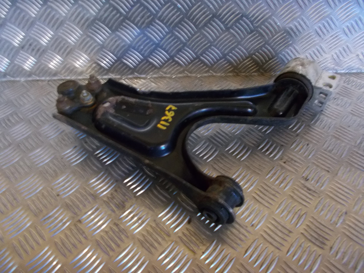 Saab 9-5 Bærearm F.N. V Med OEM Nr. Ophugger Fra Saab Ophugger