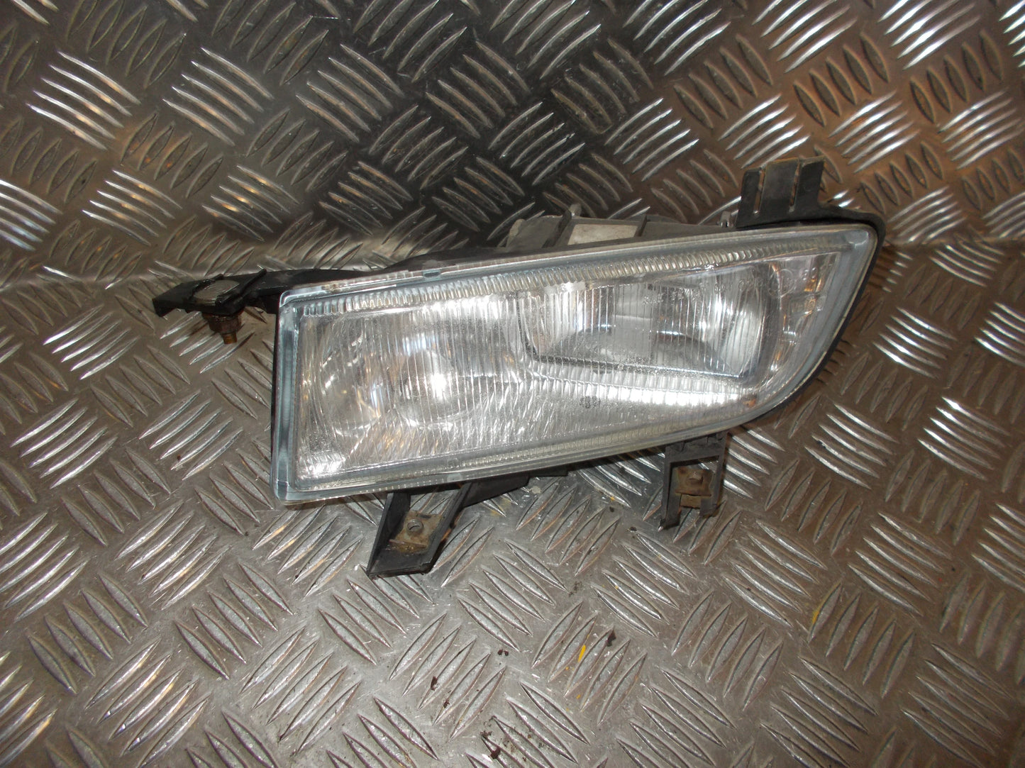 Saab 9-5 Tågelygte For Med OEM Nr. Ophugger Fra Saab Ophugger