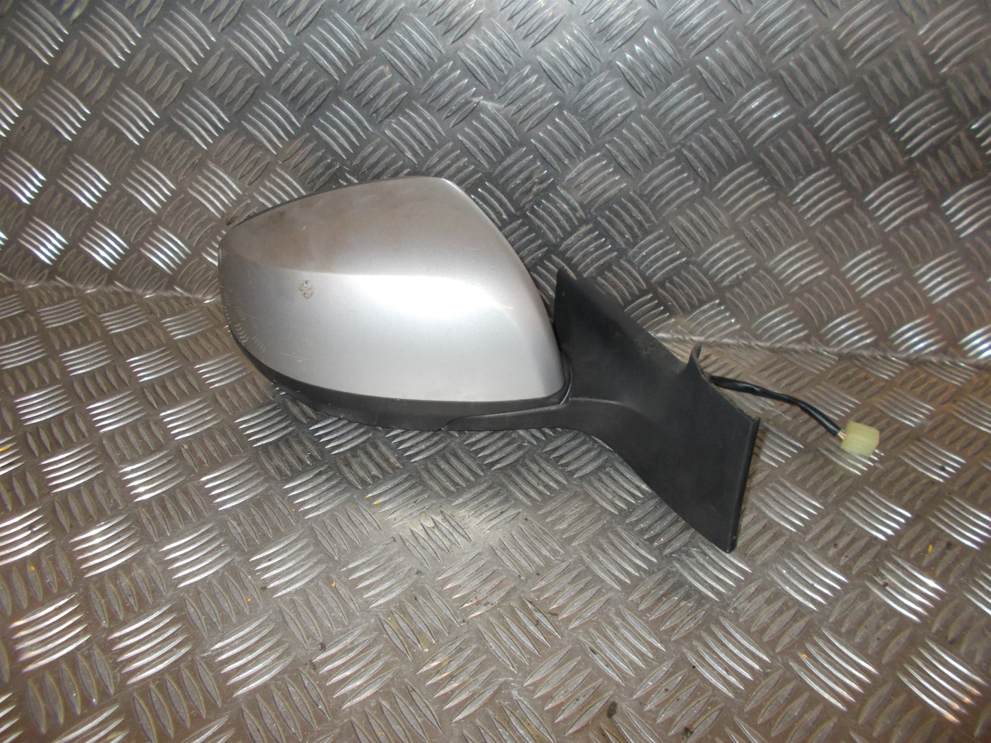 Suzuki Splash Sidespejl Med OEM Nr. Ophugger Fra Suzuki Ophugger