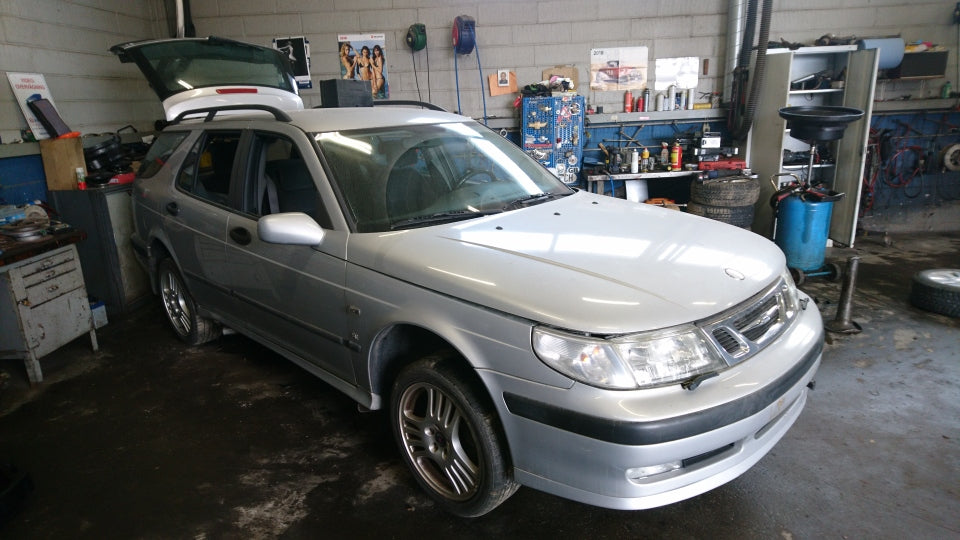 Saab 9‑5 Pluk-Selv-Bil Med OEM Nr. Ophugger Fra Saab Ophugger