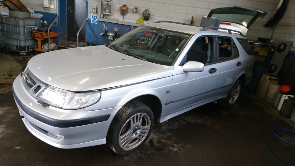 Saab 9‑5 Pluk-Selv-Bil Med OEM Nr. Ophugger Fra Saab Ophugger