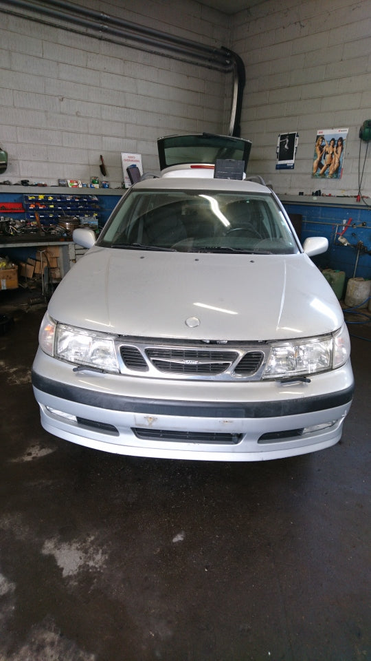 Saab 9‑5 Pluk-Selv-Bil Med OEM Nr. Ophugger Fra Saab Ophugger