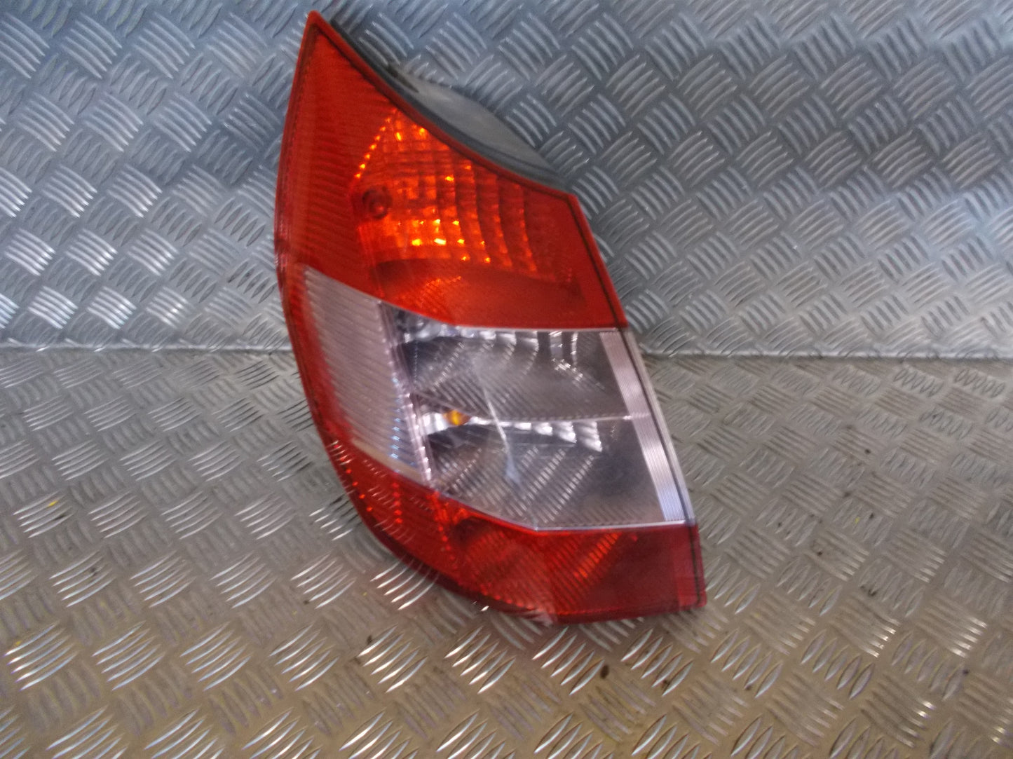 Renault Megane Scenic 2 Baglygte Med OEM Nr. 8200127704 Fra Renault Ophugger