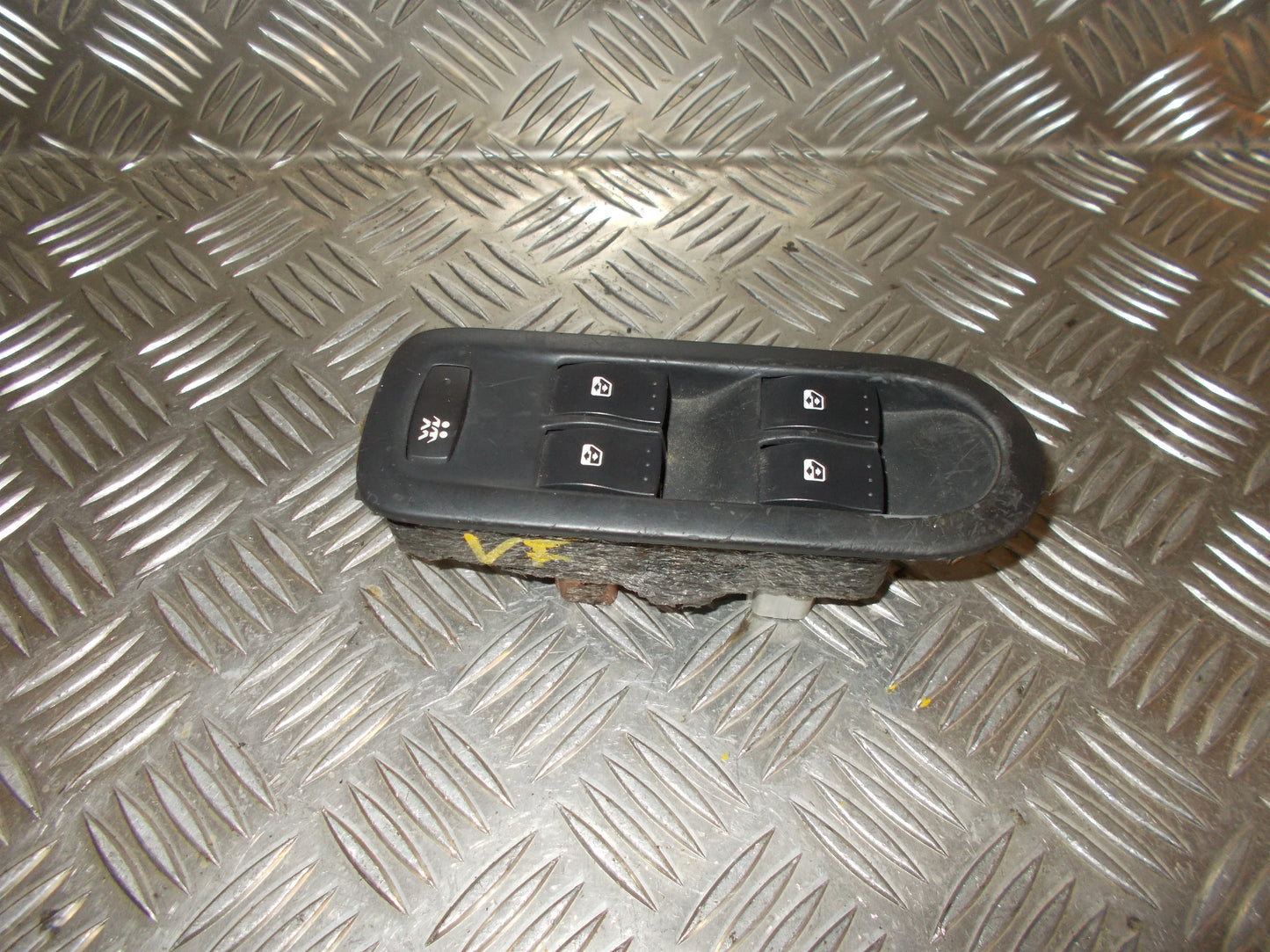Renault Megane Scenic 2 Kontakt Rudehejs Med OEM Nr. Ophugger Fra Renault Ophugger