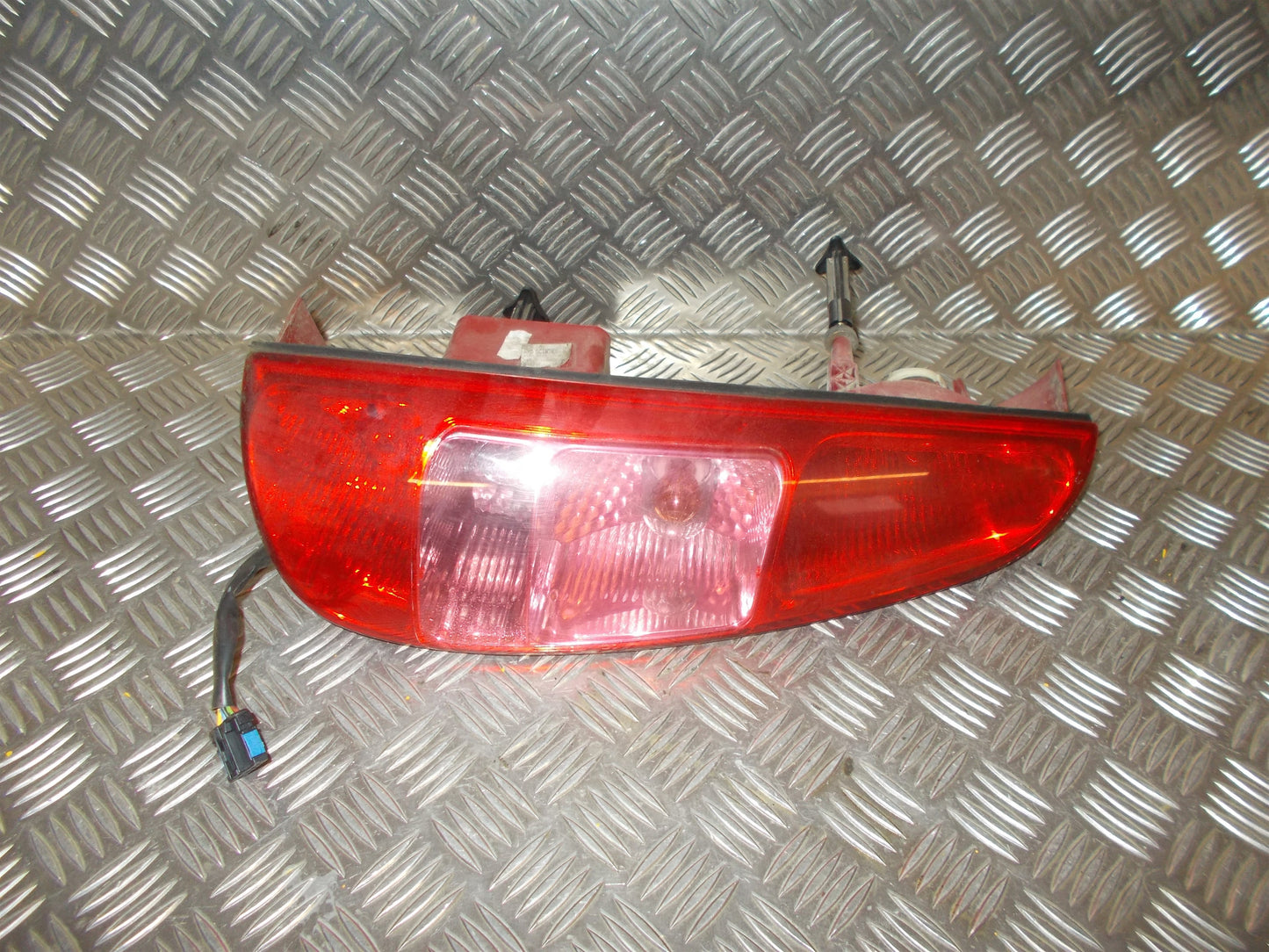 Peugeot 807 Baglygte Med OEM Nr. 6350Y4 Fra Peugeot Ophugger