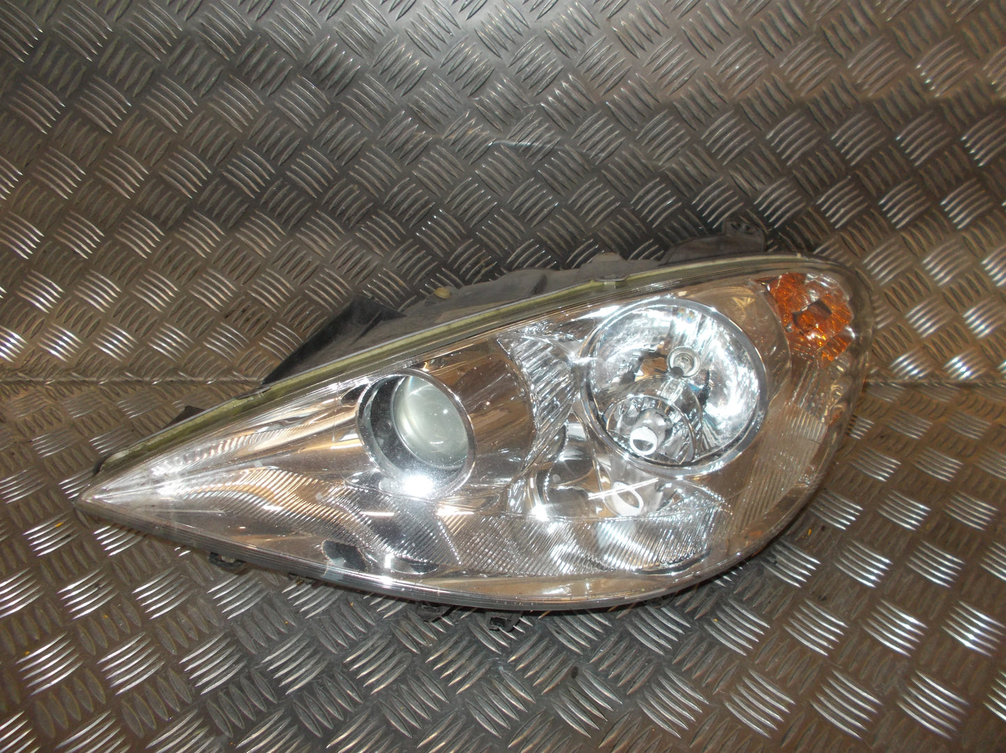 Peugeot 807 Forlygte Med OEM Nr. 6208F1 Fra Peugeot Ophugger