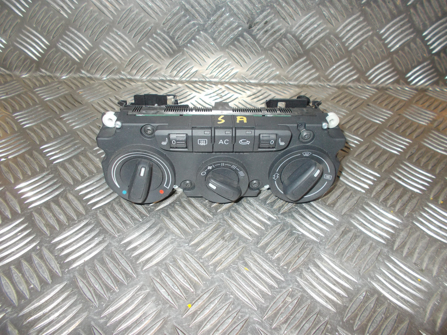 Audi A3 8P Varmeregulering Med OEM Nr. 3C2820045A Fra Audi Ophugger