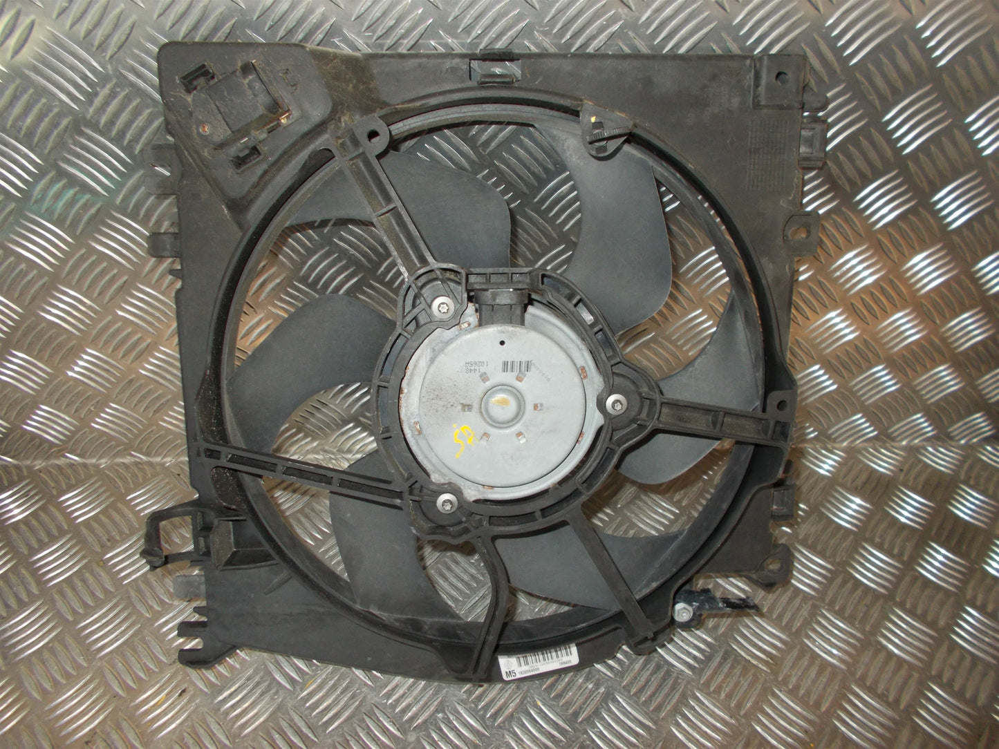 Renault Clio 3 Kølerblæser El Med OEM Nr. 8200748439 Fra Renault Ophugger