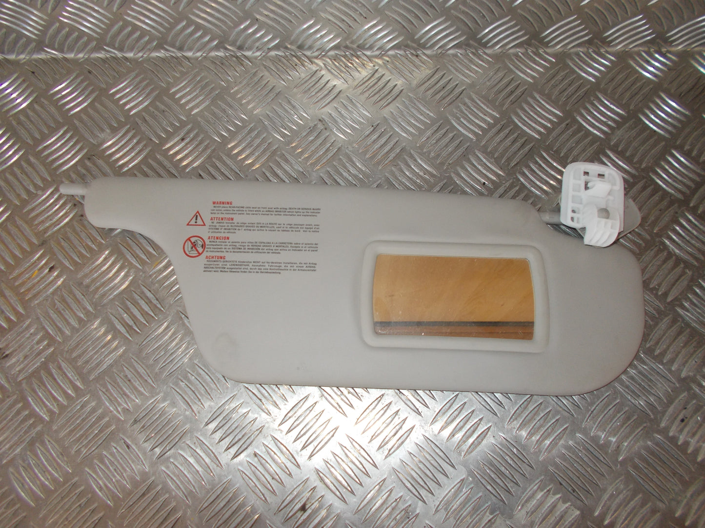 Renault Clio 3 Solskærm Med OEM Nr. Ophugger Fra Renault Ophugger