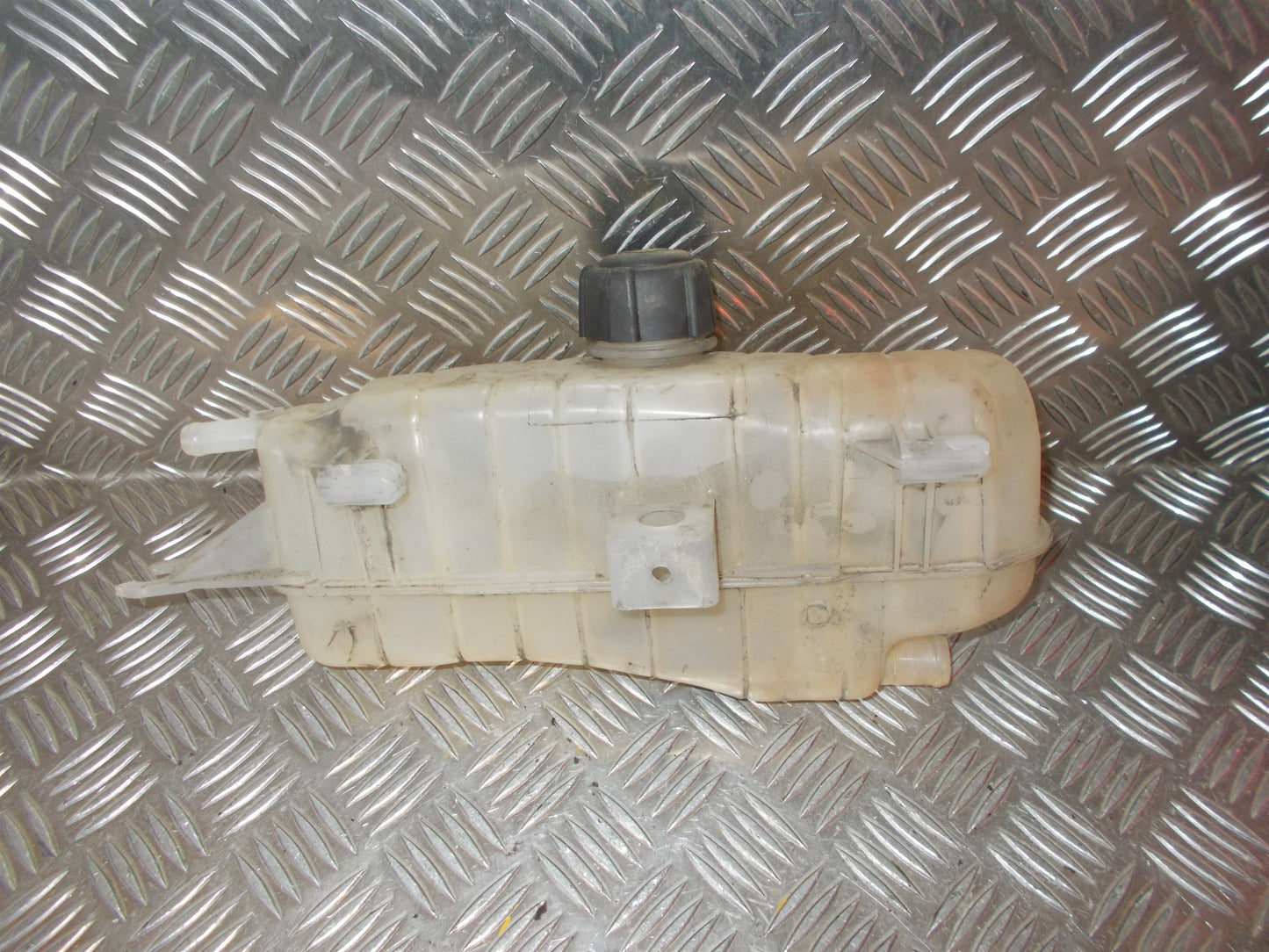 Renault Clio 3 Ekspansionsbehold Med OEM Nr. Ophugger Fra Renault Ophugger