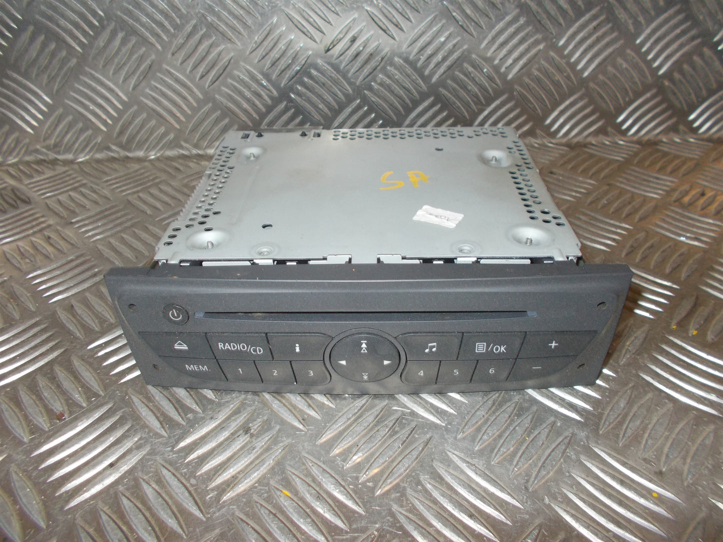 Renault Clio 3 Radio M/Cd Med OEM Nr. 281150038R Fra Renault Ophugger