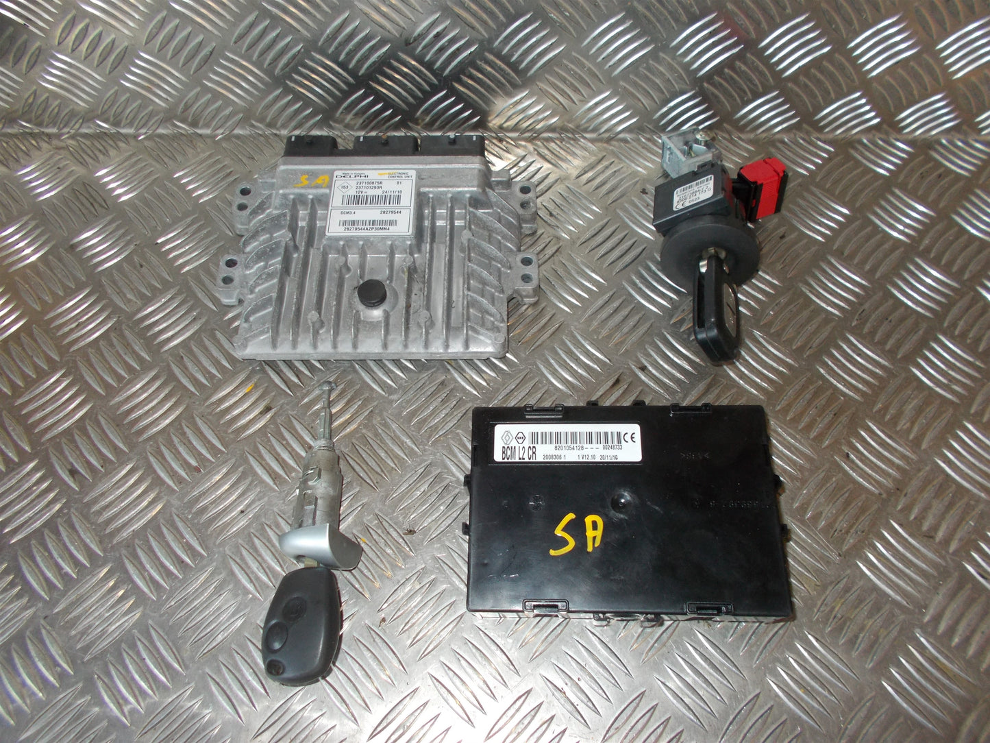 Renault Clio 3 Motorstyring - Motorstyreboks - Injection Elboks Med OEM Nr. 28279544 Fra Renault Ophugger