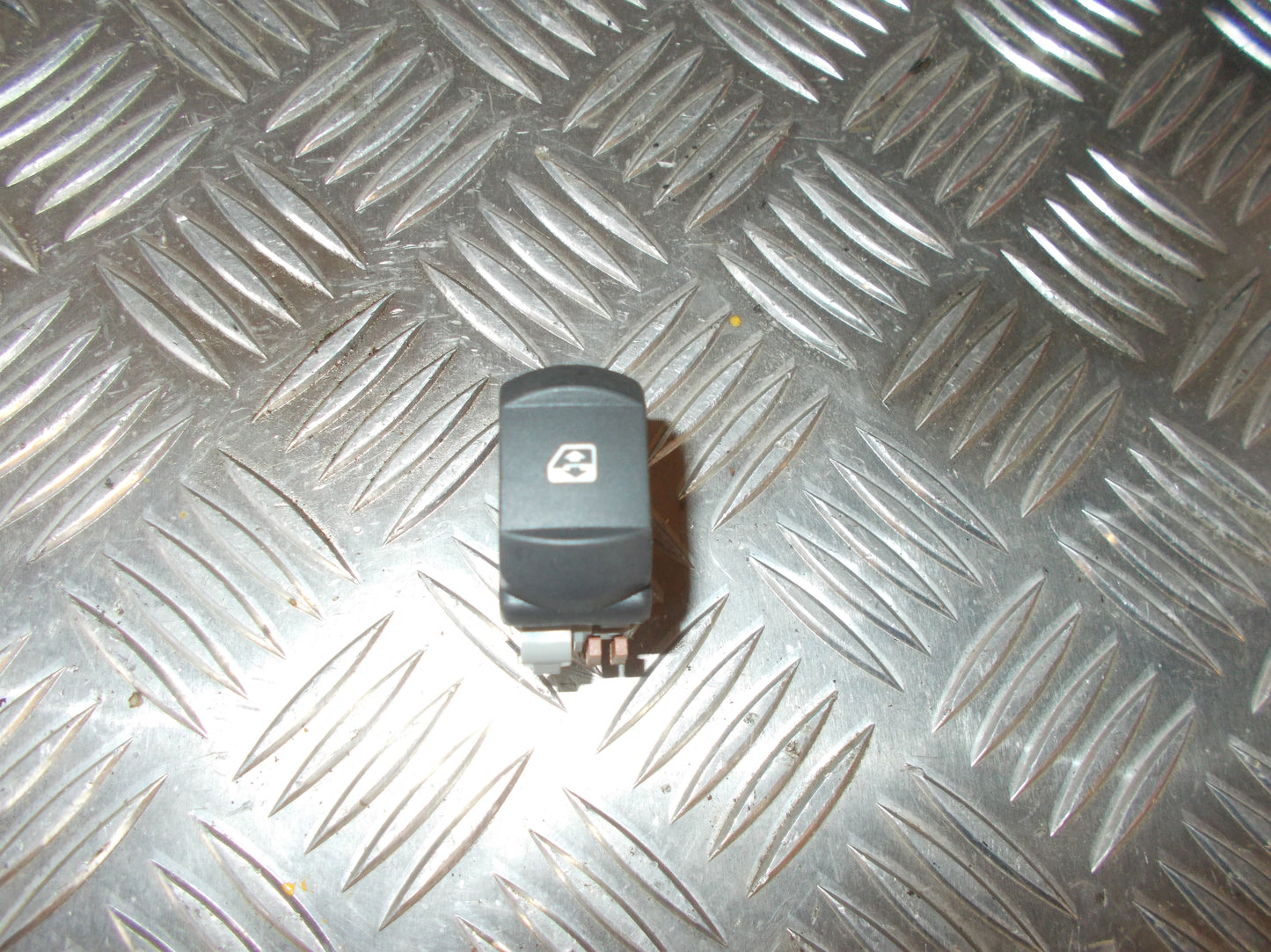 Renault Clio 3 Kontakt Rudehejs Med OEM Nr. Ophugger Fra Renault Ophugger