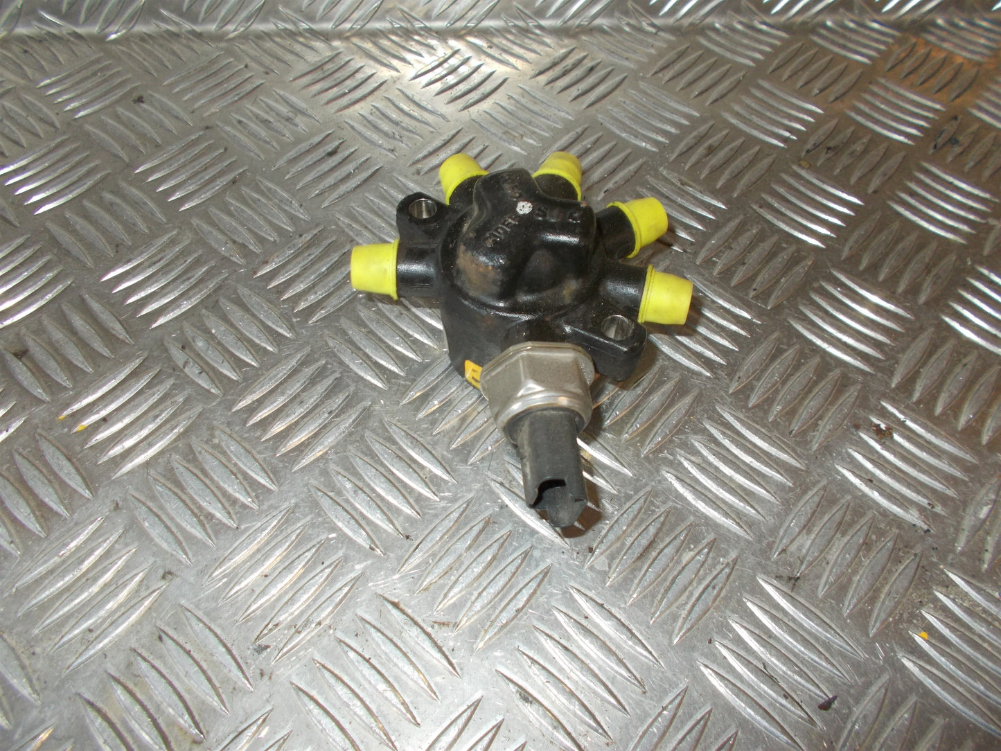 Ford Mondeo 4 Rail Bro Med OEM Nr. 4M5Q9D280DB Fra Ford Ophugger