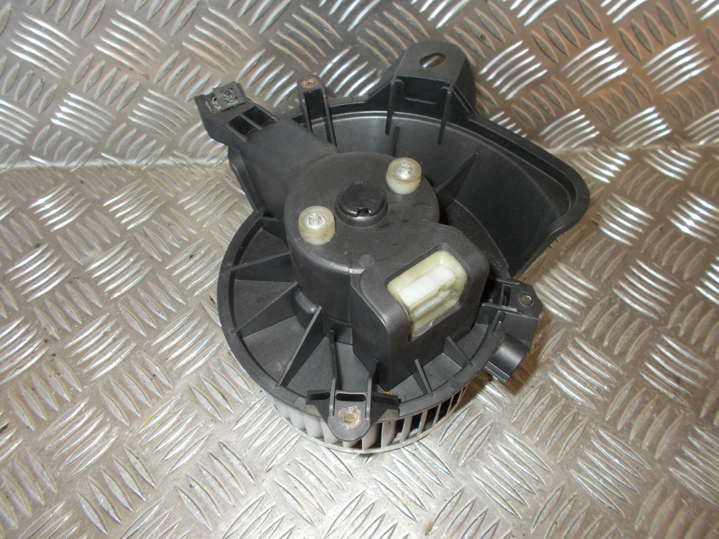 Fiat Grande Punto Varmeblæser Med OEM Nr. 164230100 Fra Fiat Ophugger