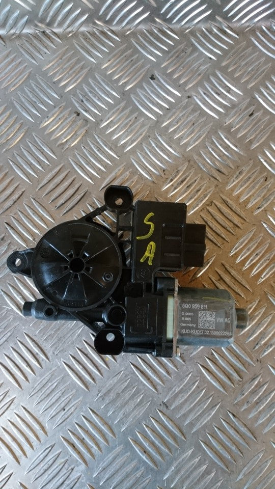 Audi A6 4G Rudemotor - Rudehejs Med OEM Nr. 5Q0959811 Fra Audi Ophugger