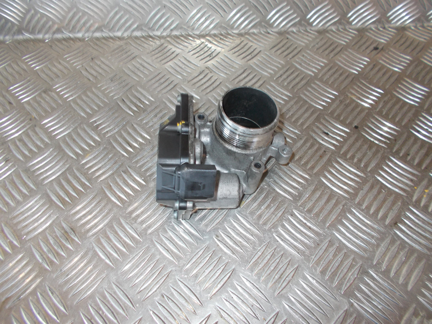 Seat Ibiza 6J Spjældhus Med OEM Nr. 03L128063R Fra Seat Ophugger