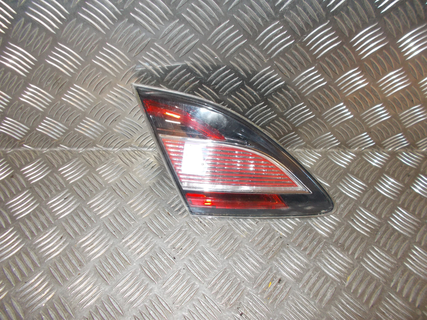 Mazda 6 Gh Baglygte Med OEM Nr. 13241055 Fra Mazda Ophugger