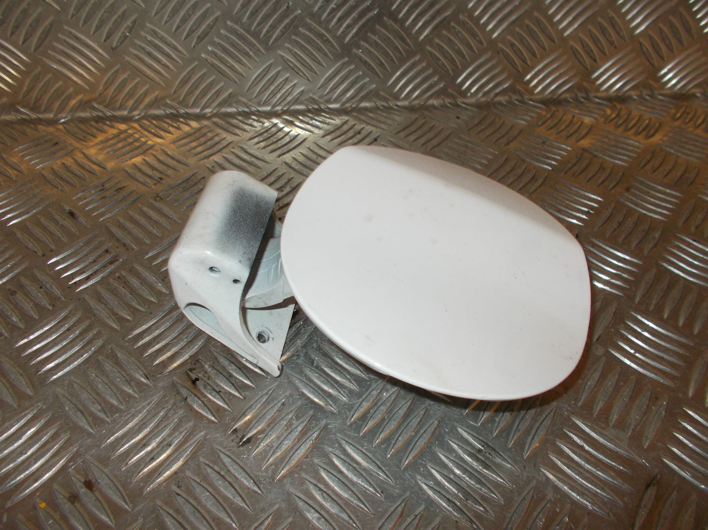 Hyundai I20 Nl Benzinklap / Tankklap Med OEM Nr. Ophugger Fra Hyundai Ophugger